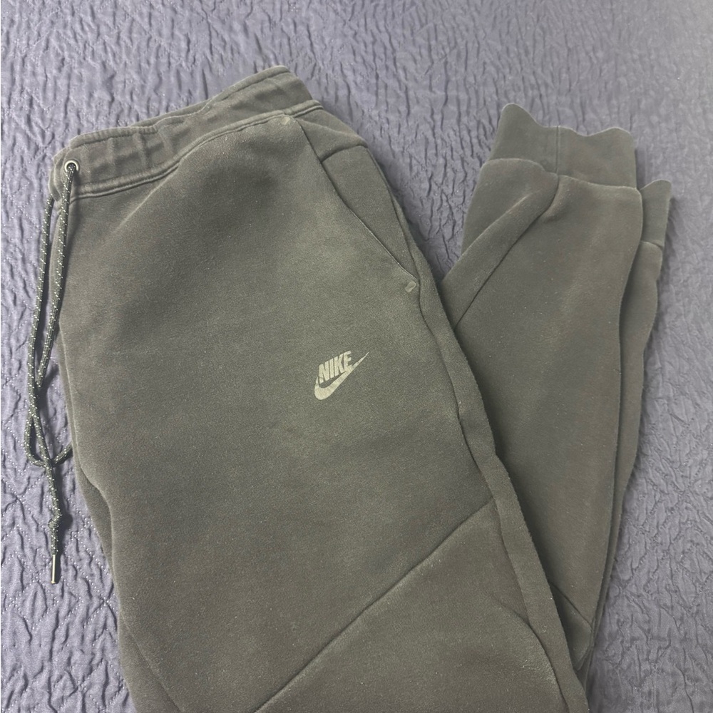 Nike Black Sweatpants tech fleece